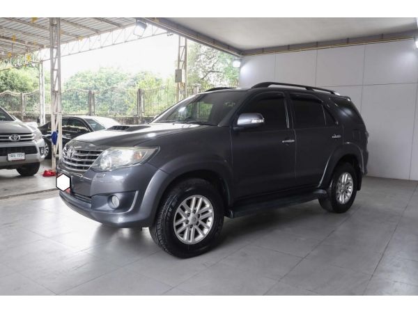 TOYOTA FORTUNER CHAMP 3.0 V 4WD. 5AT ปี2014  ท้อปๆ